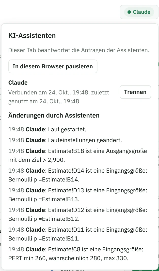 Der Name des Assistenten, Claude, oben in der App; das geöffnete Fenster zeigt „In diesem Browser pausieren“, die Verbindung mit der Schaltfläche „Trennen“ und die Liste der Änderungen, die Claude vorgenommen hat, etwa eine Ausgangsgröße mit Ziel und Eingangsgrößen mit ihren Verteilungen.
