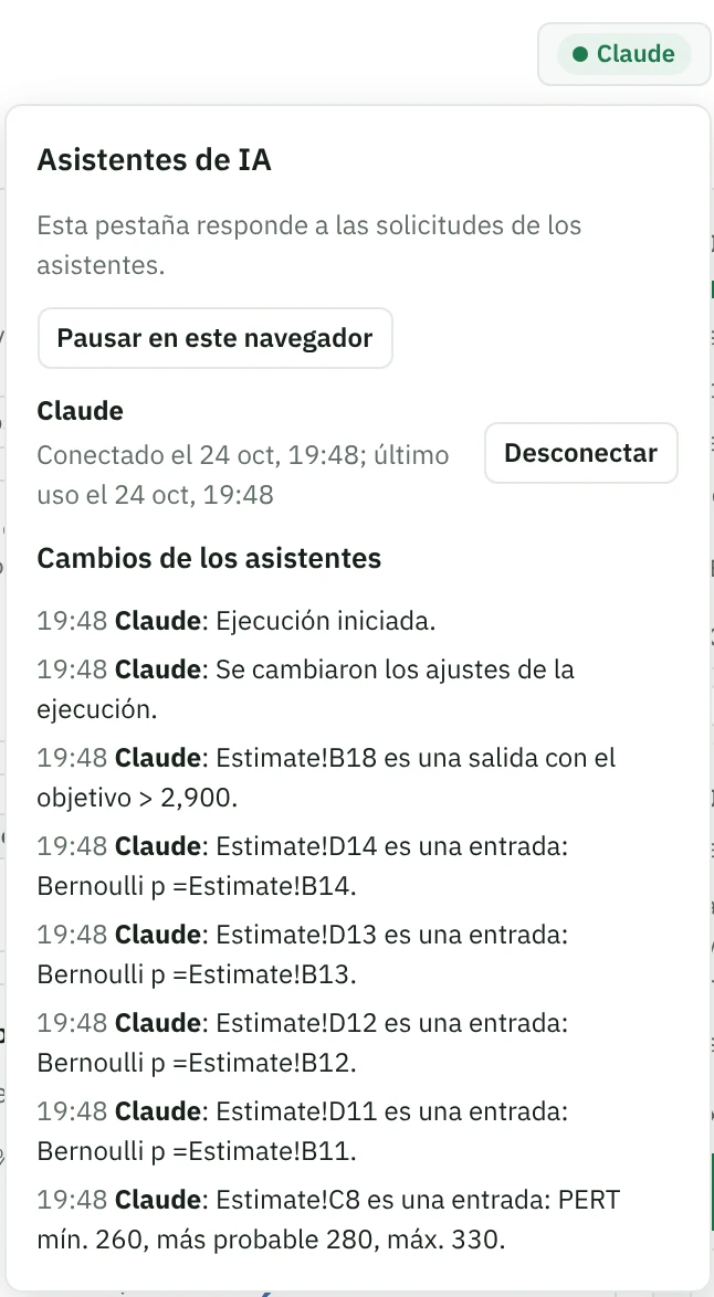 El nombre del asistente, Claude, en la parte superior de la aplicación, con su panel abierto: Pausar en este navegador, la conexión con un botón Desconectar y la lista de cambios que hizo Claude, como una salida con un objetivo y entradas con sus distribuciones.
